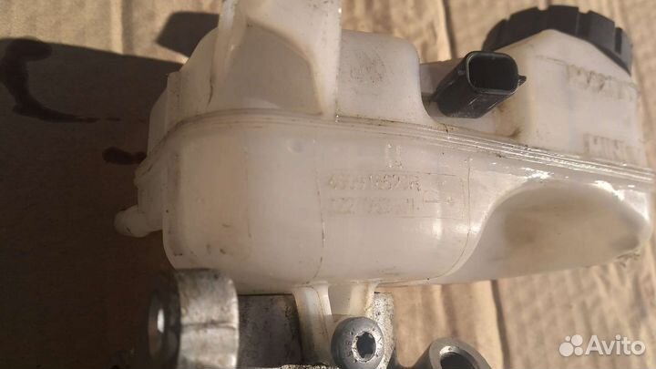 Главный тормозной цилиндр Renault Arkana