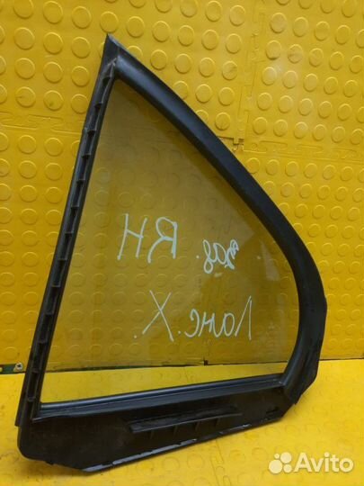 Стекло боковое заднее правое Mitsubishi Lancer