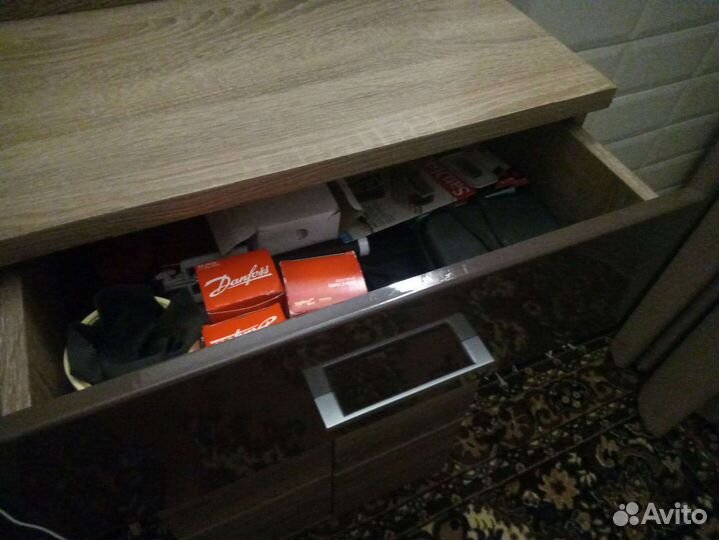 Тумба с зеркалом в прихожую