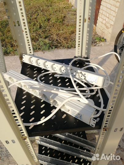 Комплектующие к серверной стойке