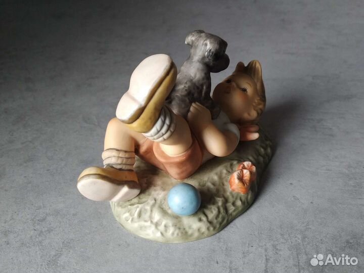 Статуэтка мальчик с собакой Goebel