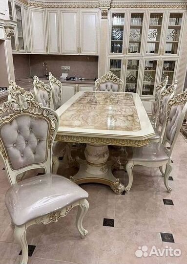 Стол кухонный и стулья