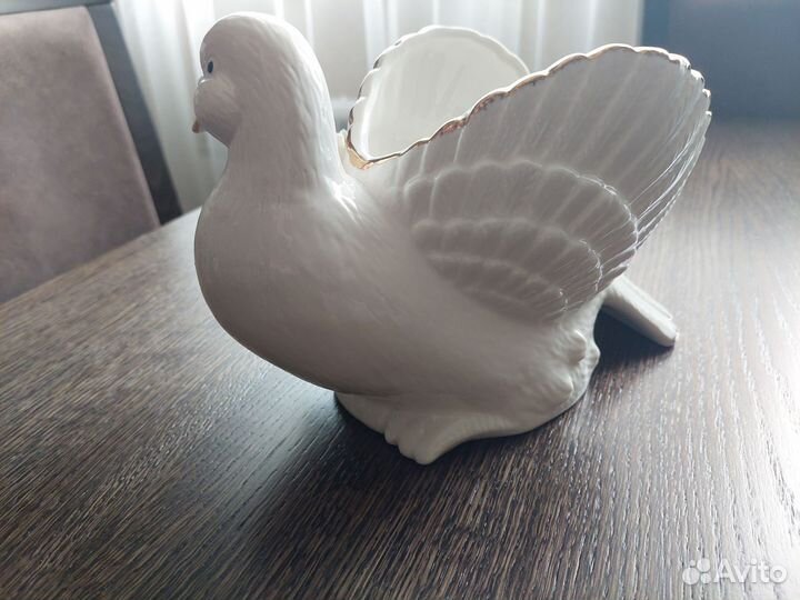 Статуэтка птичка