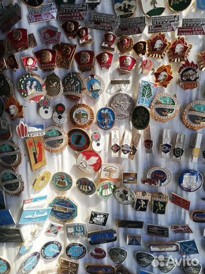 Пионерские галстуки,значки, вымпела