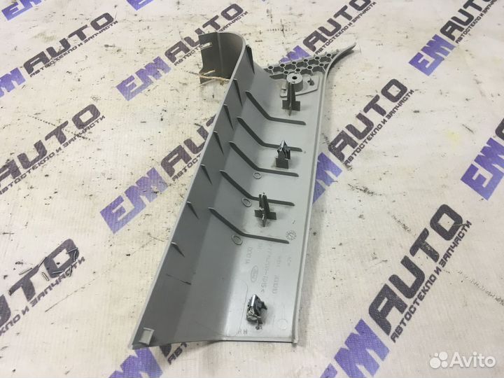 Накладка стойки задней правой Форд Фокус 2