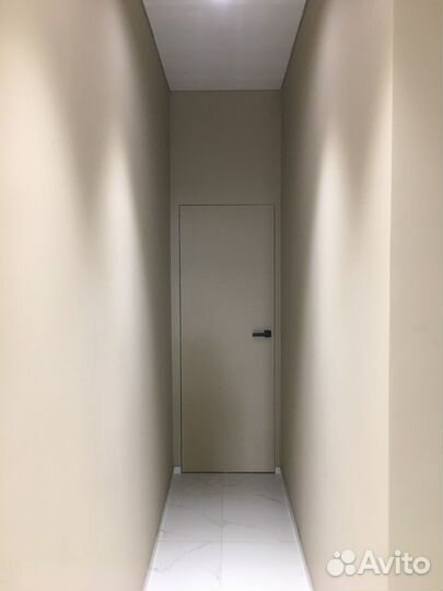 Двери скрытого монтажа с черной кромкой