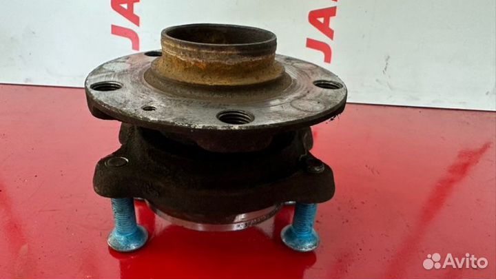 Ступица задняя левая Audi A6 C6 2.8 ccea 2010