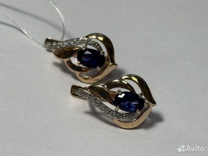 Серьги с камнями золотые