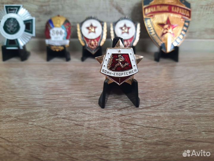 Знаки отличия, значки памятные, медали ведомст-ные