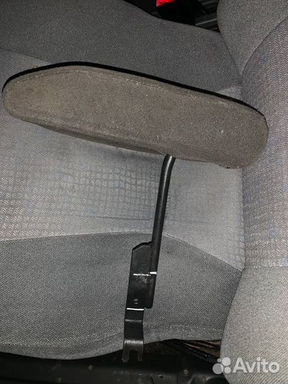 Подлокотник ваз 2110
