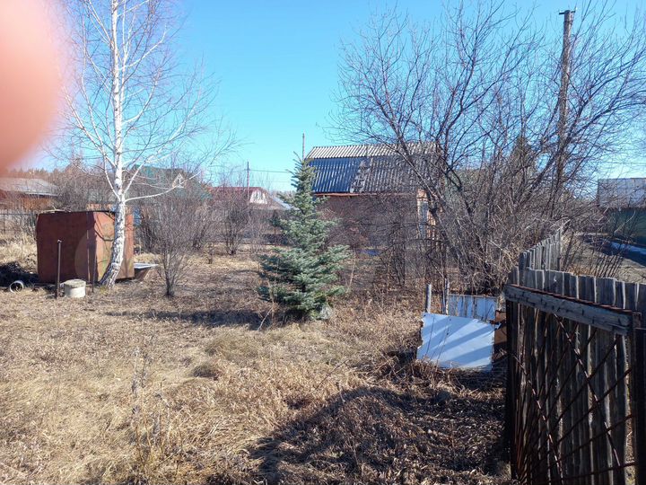 Дача 20 м² на участке 10 сот.