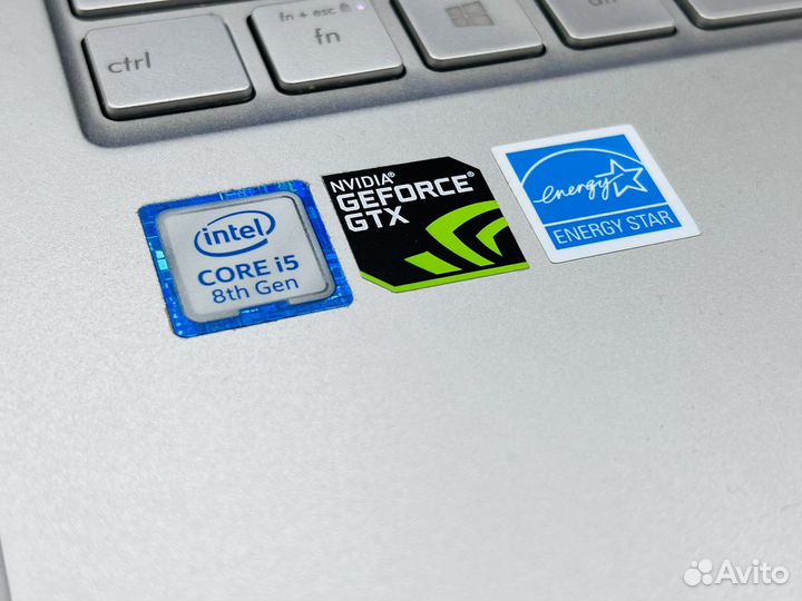 Asus Zenbook 15 i5-8265U / 8 / 256 / GTX 1050