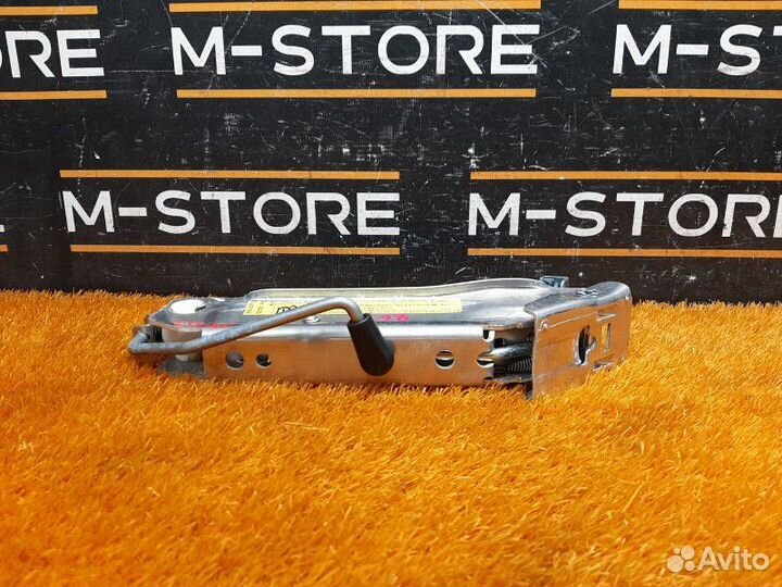 Домкрат Audi A4 B7/8E BWE 2006