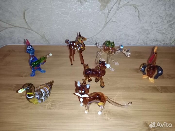 Фигурки из цветного стекла