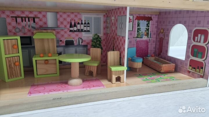 Домик кукольный с мебелью