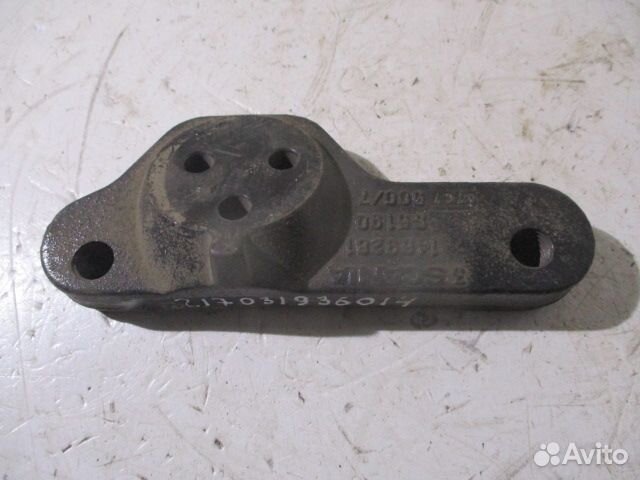 Кронштейн подушки двс правый Scania 1469281