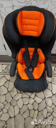 Автомобильное кресло