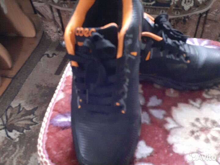 Мужские зимние кроссовки 41р