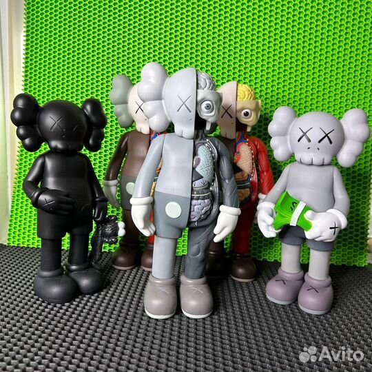 Фигурка kaws