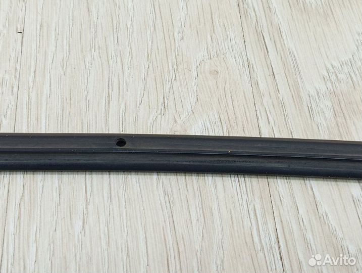 Уплотнитель капота Hyundai Solaris 2