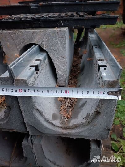 Лоток водоотводной бетонный с оцинкованной насадко
