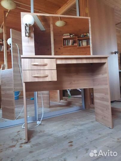 Туалетный столик