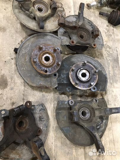 Кулак поворотный Mitsubishi Lancer 9