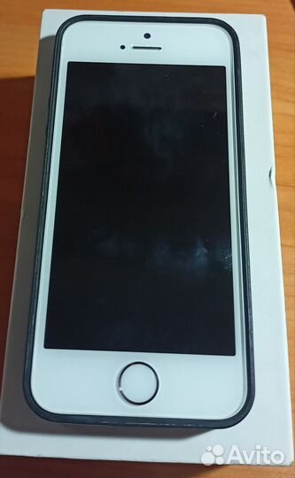 iPhone SE, 32 ГБ