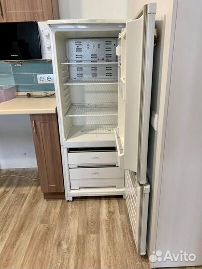 Холодильник Бирюса