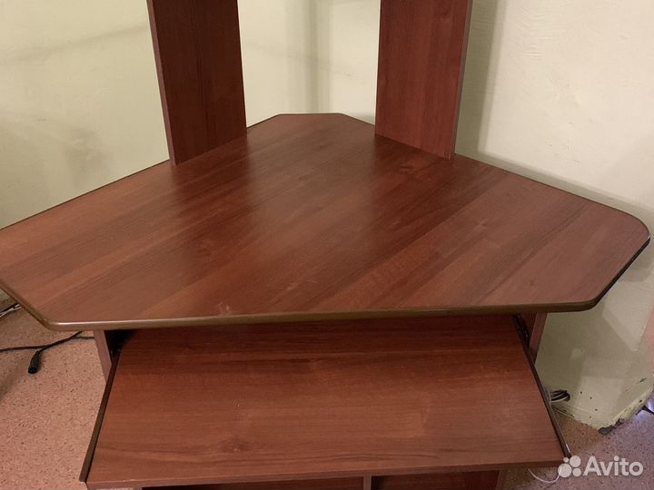 Компьютерный стол