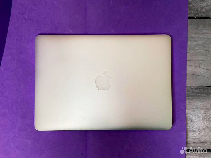 Macbook AIR с гарантией на i5/8 озу/256 SSD