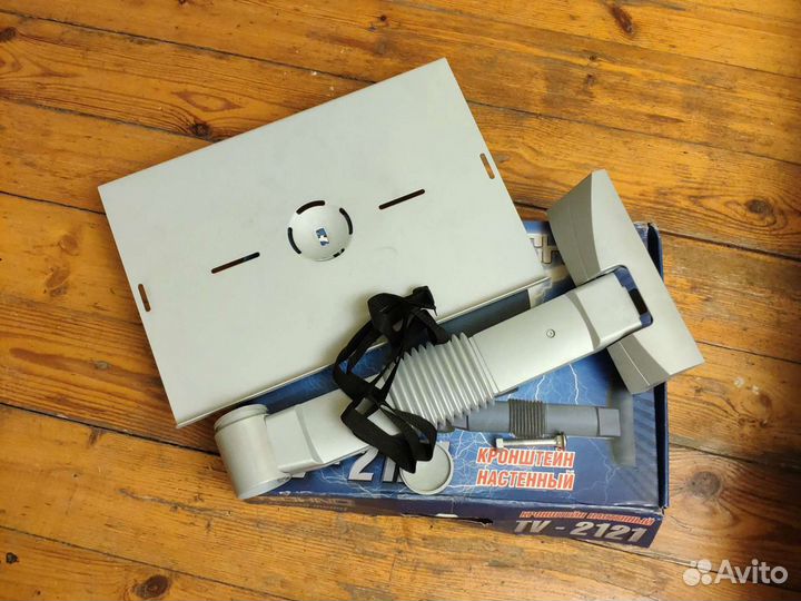 Кронштейн для телевизора настенный с полочкой пово