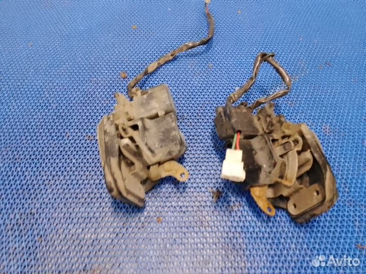 Замок задней двери Mazda 626