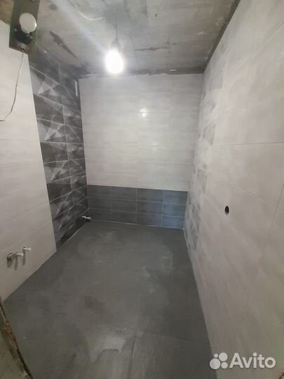 Качественная укладка плитки. Плиточник