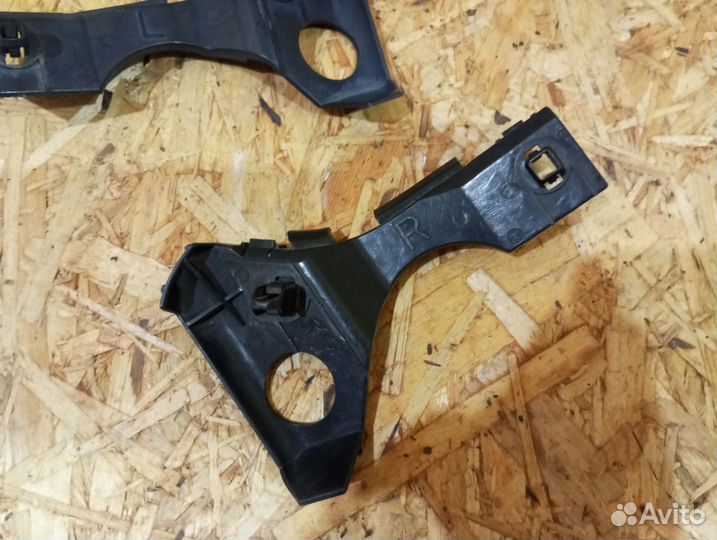 Крепление бампера переднее Toyota Corolla Fielder