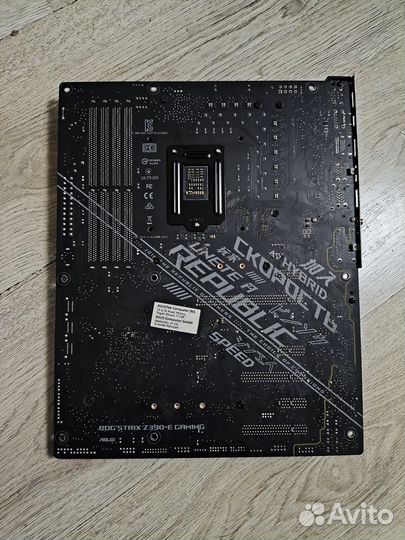 Материнская плата Asus rog strix z390-E gaming