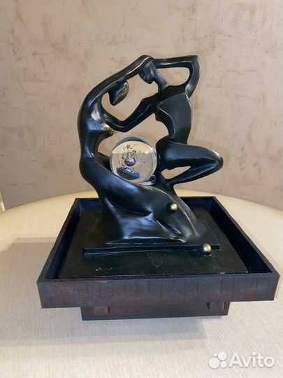 Декоративная статуэтка- фонтан 