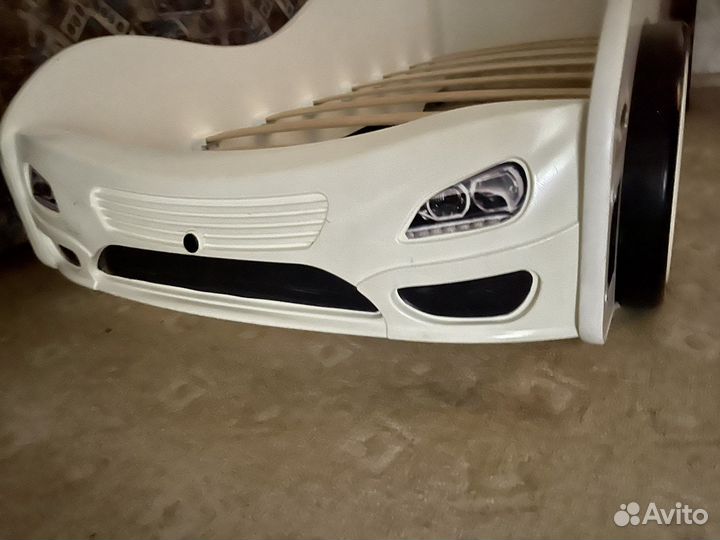 Детская кровать машина