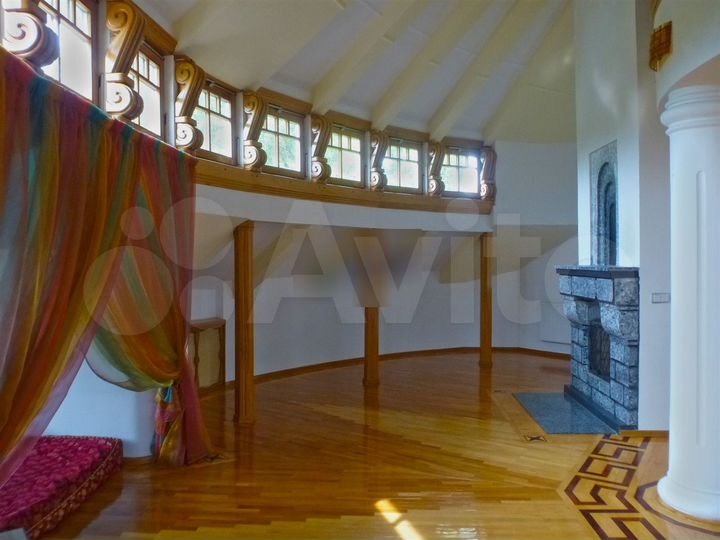 Коттедж 750 м² на участке 40 сот.