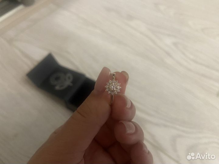 Кольцо эпл даймондс малинка с бриллиантами