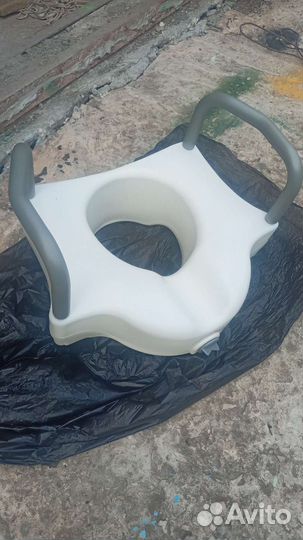 Насадка на унитаз для инвалидов