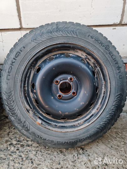 R15 Nokian Tyres Hakkapeliitta 8 185/65, PCD 4x100 DIA 66.1