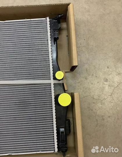 Радиатор охлаждения Mercedes