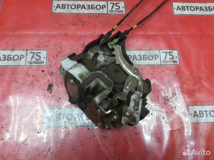 Замок двери задний левый Mitsubishi Lancer CY2A