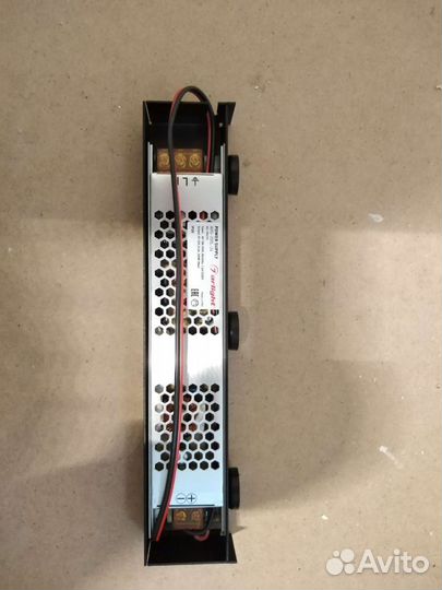 Блок питания 200W (DC 24V, 8,3A) устанавли