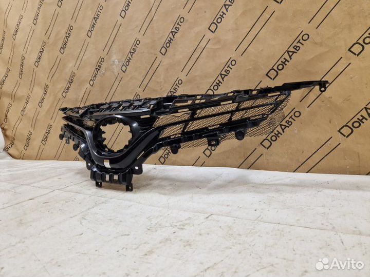 Решетка радиатора Toyota Camry V70