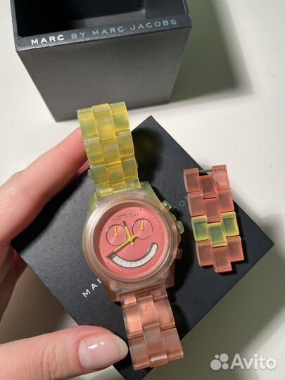 Часы marc jacobs в виде смайла
