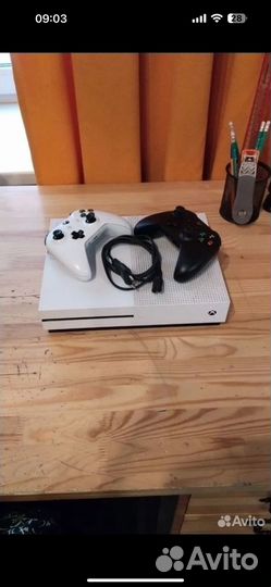 Xbox One s 2 геймпада+игры