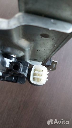 Стеклоподъемник задний левый Mitsubishi Pajero 4