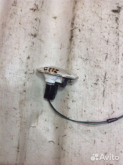 Повторитель на крыло белый Hyundai Getz (2001-201